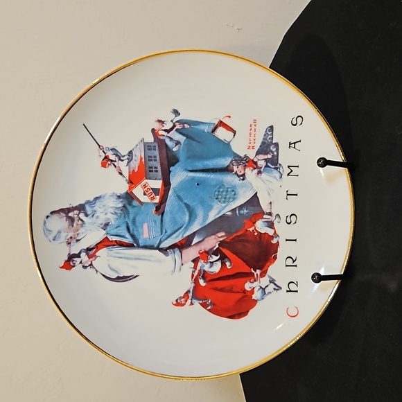 Norman Rockwell "Santa's Helpers" Decorative Plate - Picture 1 of 4